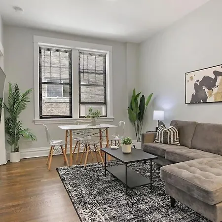 City Charm 2Br Apartment - Clark 4