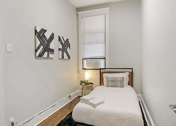 Enchanting 2-bedroom In - Clark 4 Apartment *