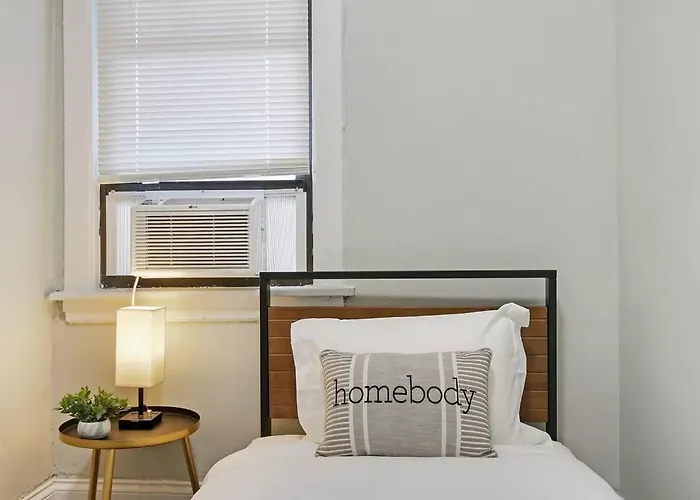 Enchanting 2-bedroom In - Clark 4 Apartment