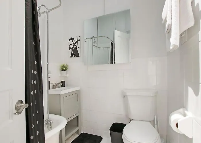 Enchanting 2-bedroom In - Clark 4 *